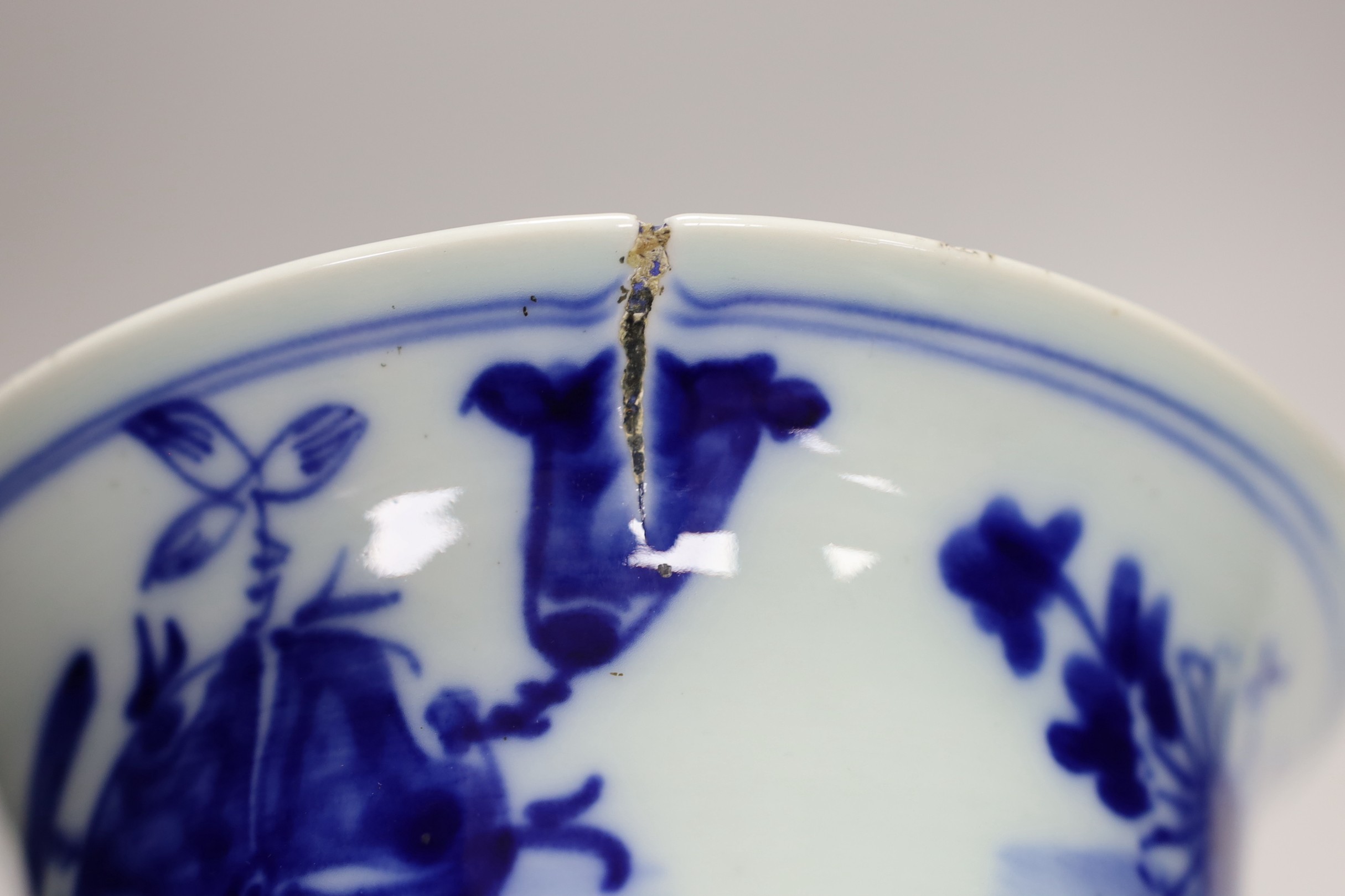 A Chinese blue and white jar, zhadou, Qing dynasty, 21cm